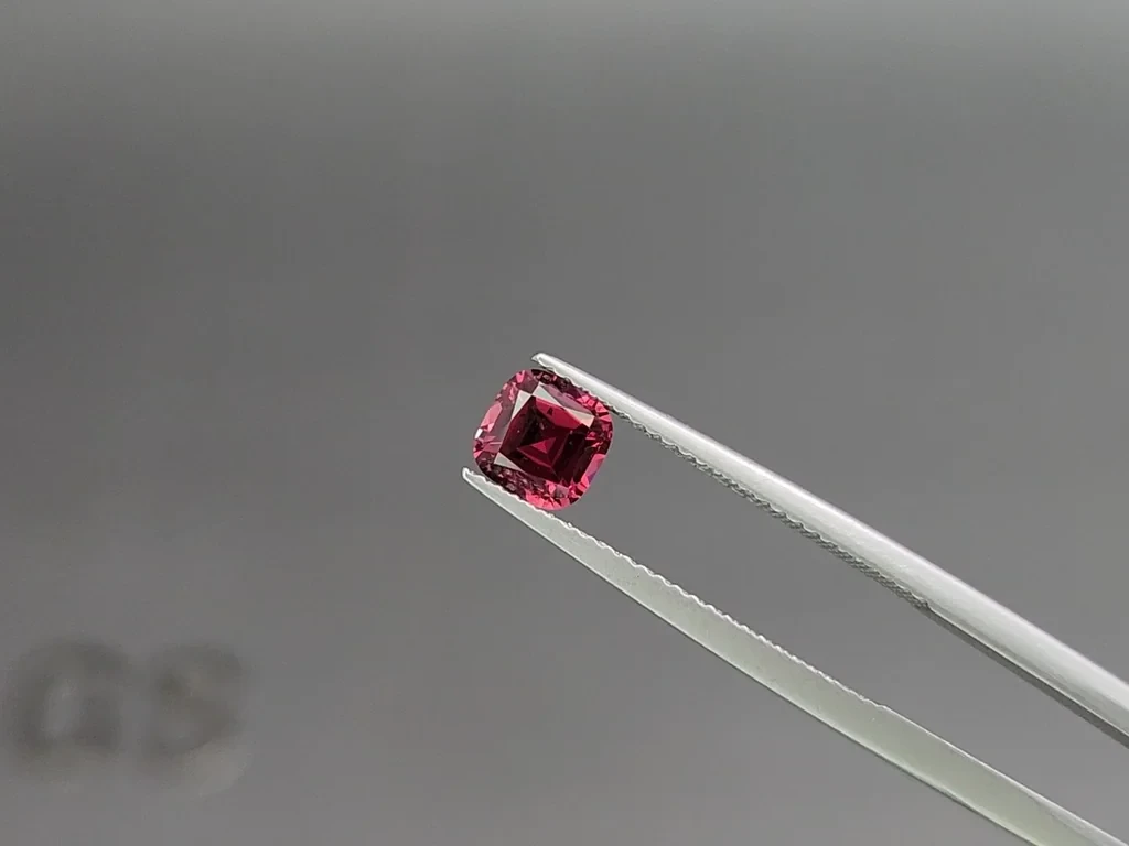 Garnet rhodolite cushion cut  0.98 carats, Madagascar Image №3