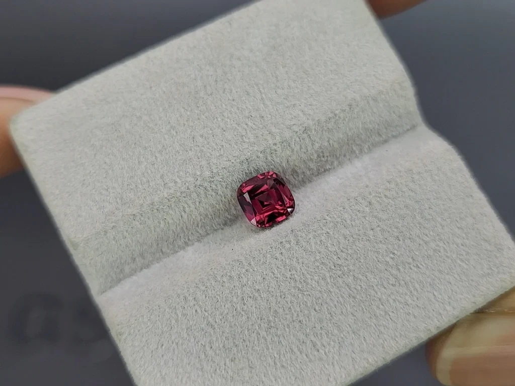Garnet rhodolite cushion cut  0.98 carats, Madagascar Image №4