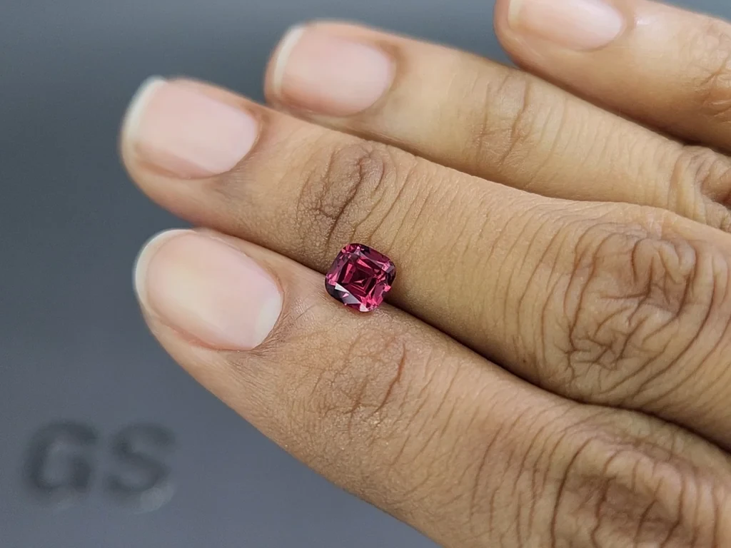 Garnet rhodolite cushion cut  0.98 carats, Madagascar Image №2