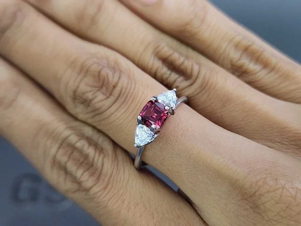 Garnet rhodolite cushion cut  0.98 carats, Madagascar Image №5