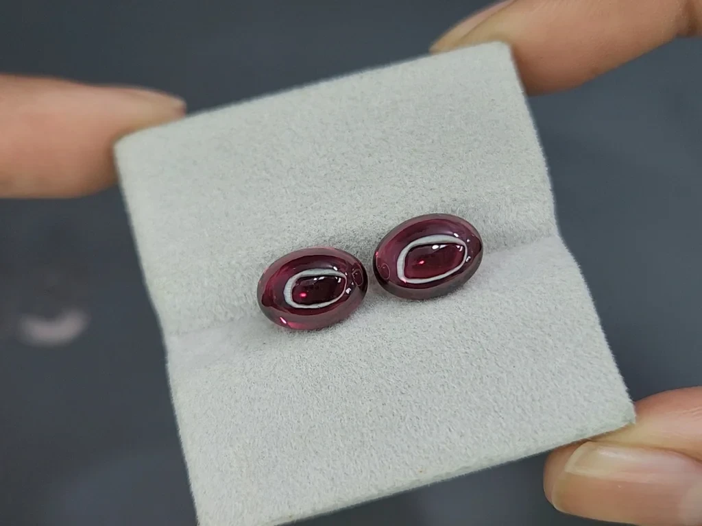 Pair of rhodolite garnets cabochon cut  8.45 carats, Madagascar Image №4