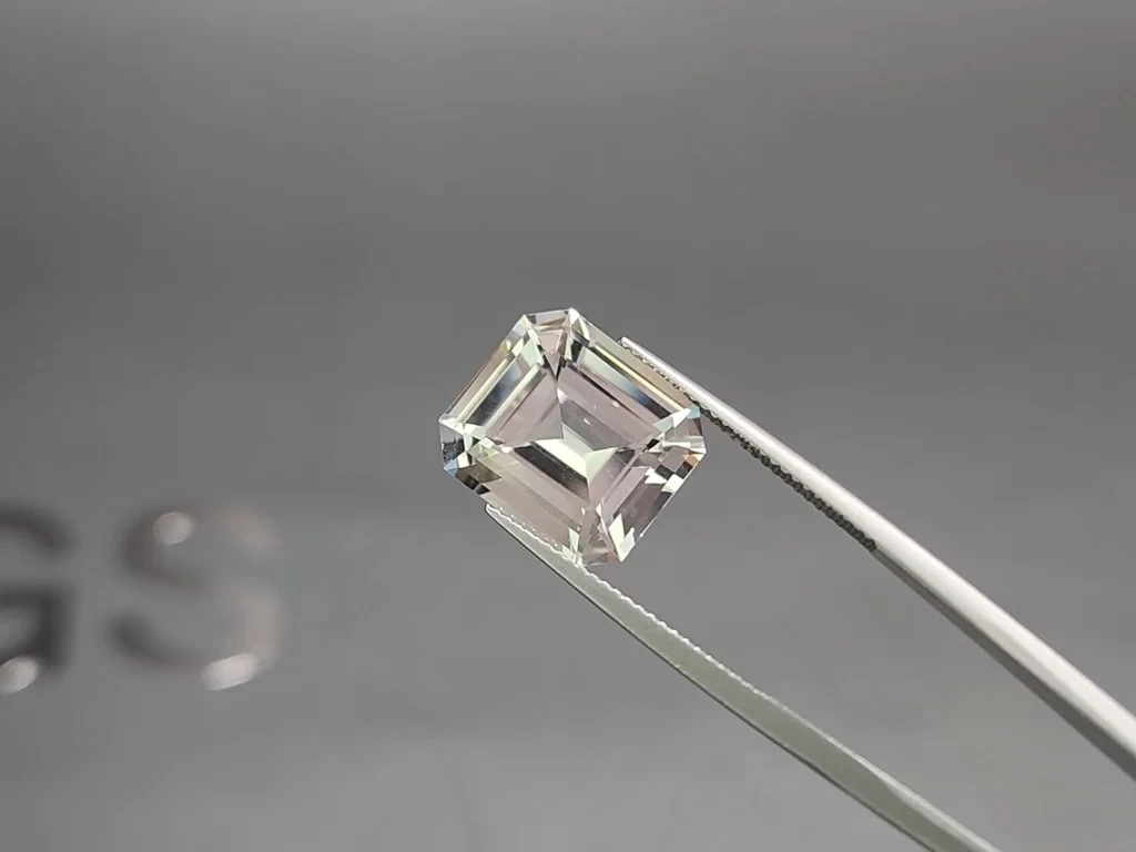 Kunzite light green octagon cut 10.44 carats,Pakistan Image №3