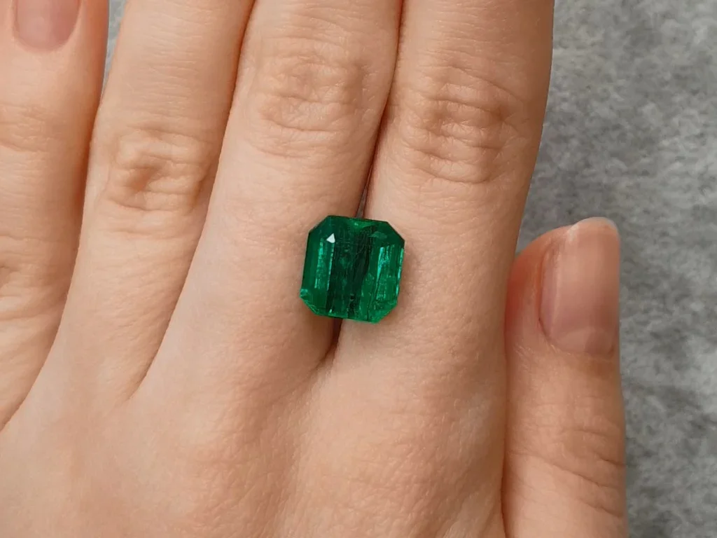 Intense Vivid Green emerald 5.64 ct from Zambia, GFCO Image №2