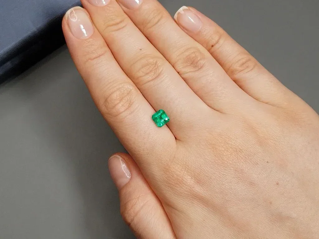 Colombian Emerald Vivid Green 1.08 ct Image №2