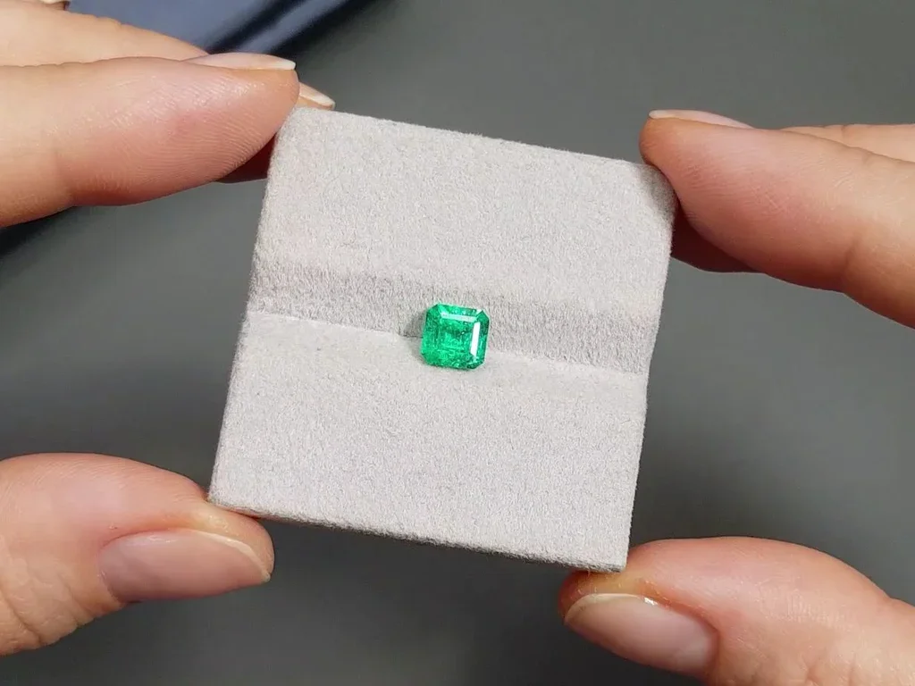 Colombian Emerald Vivid Green 1.08 ct Image №4