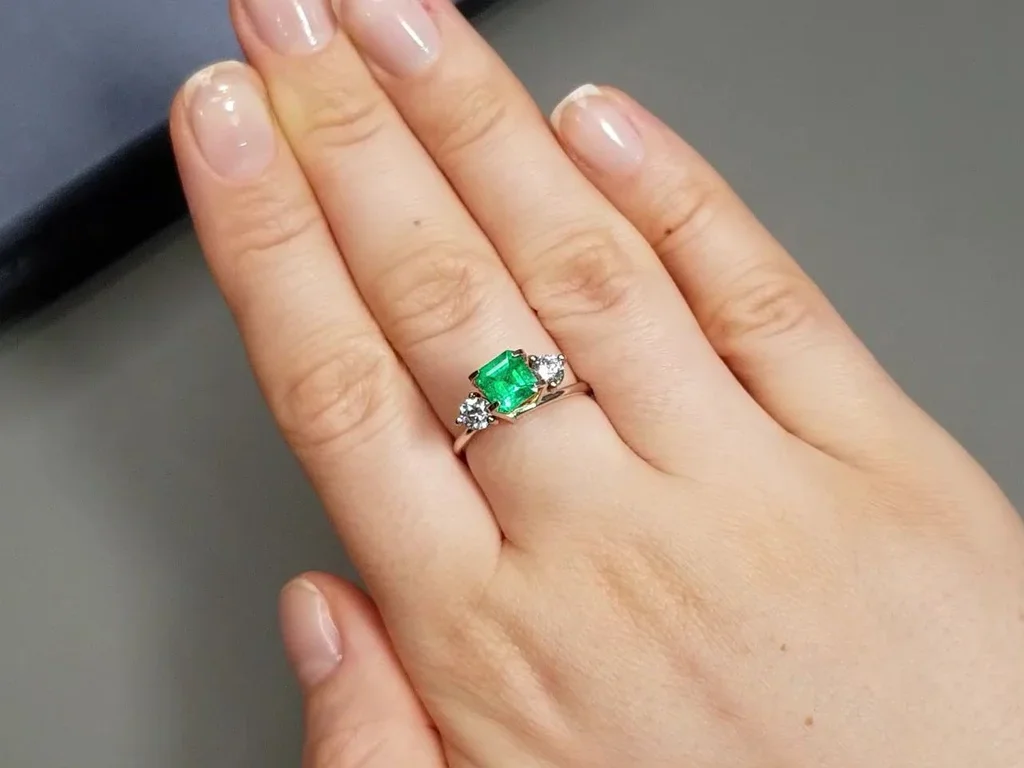 Colombian Emerald Vivid Green 1.08 ct Image №5