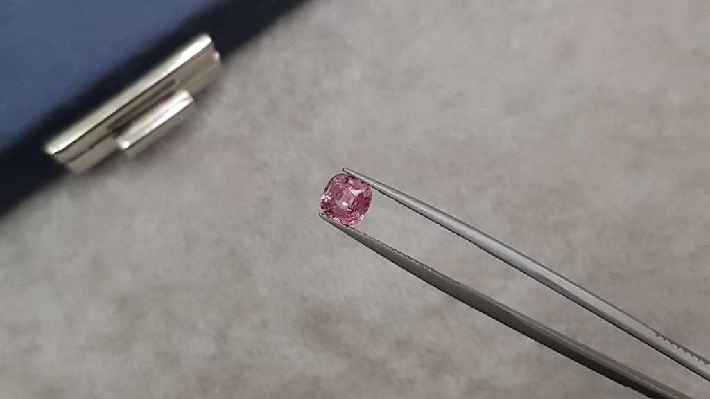 Pinkish-purple cushion-cut spinel from Tajikistan 1.46 carats Image №2