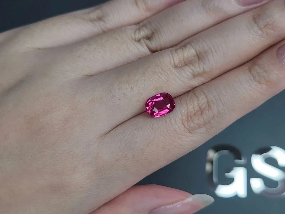 Vivid red-pink Mahenge spinel in cushion cut 2.01 carats, Tanzania Image №2