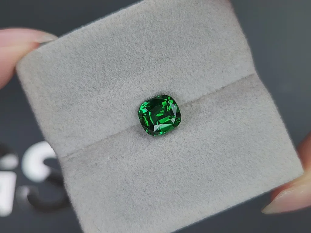 Vivid Green tsavorite garnet in cushion cut 2.25 carats, Tanzania Image №4