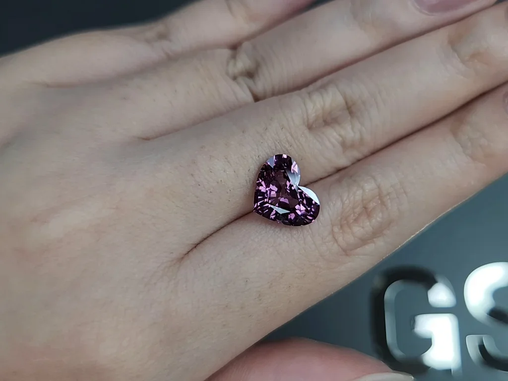 Purple spinel heart shape 4.00 carats, Burma Image №2