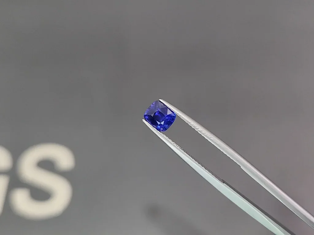 Unheated sapphire Royal Blue cushion cut 1.07 carats, Sri Lanka Image №3
