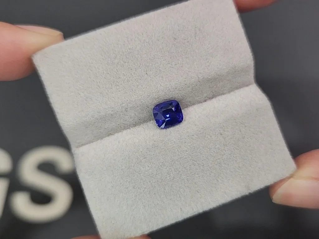Unheated sapphire Royal Blue cushion cut 1.07 carats, Sri Lanka Image №4