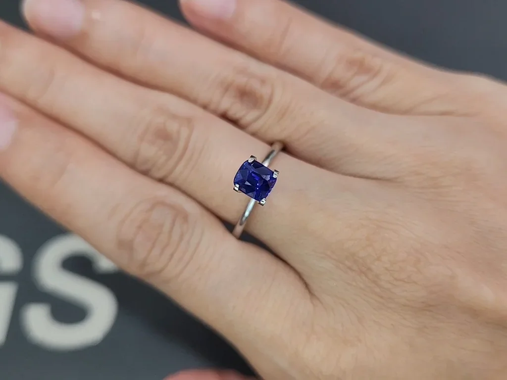 Unheated sapphire Royal Blue cushion cut 1.07 carats, Sri Lanka Image №5