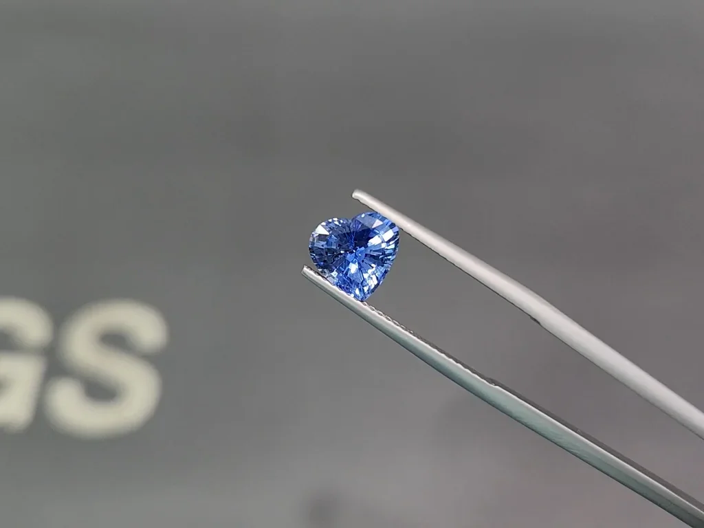Unheated sapphire Cornflower Blue heart shape 2.11 carats, Sri Lanka Image №3