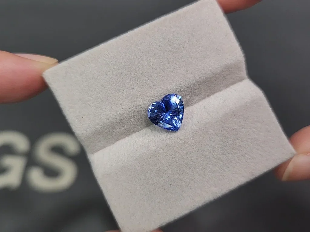 Unheated sapphire Cornflower Blue heart shape 2.11 carats, Sri Lanka Image №4