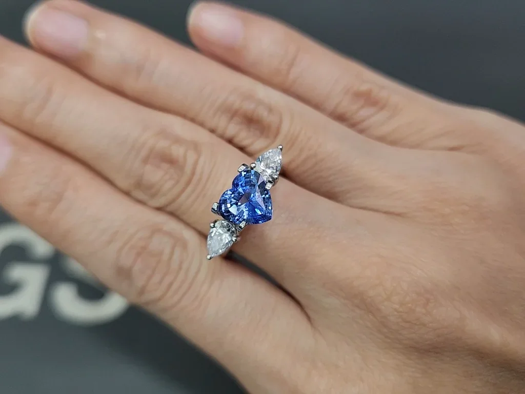 Unheated sapphire Cornflower Blue heart shape 2.11 carats, Sri Lanka Image №5