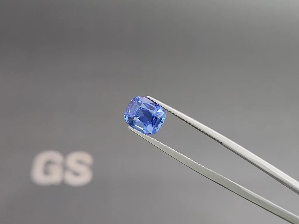 Unheated sapphire Cornflower Blue cushion cut 4.00 carats, Sri Lanka Image №3