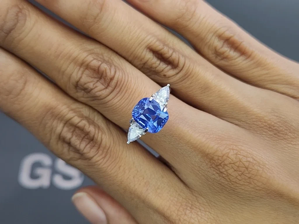 Unheated sapphire Cornflower Blue cushion cut 4.00 carats, Sri Lanka Image №5