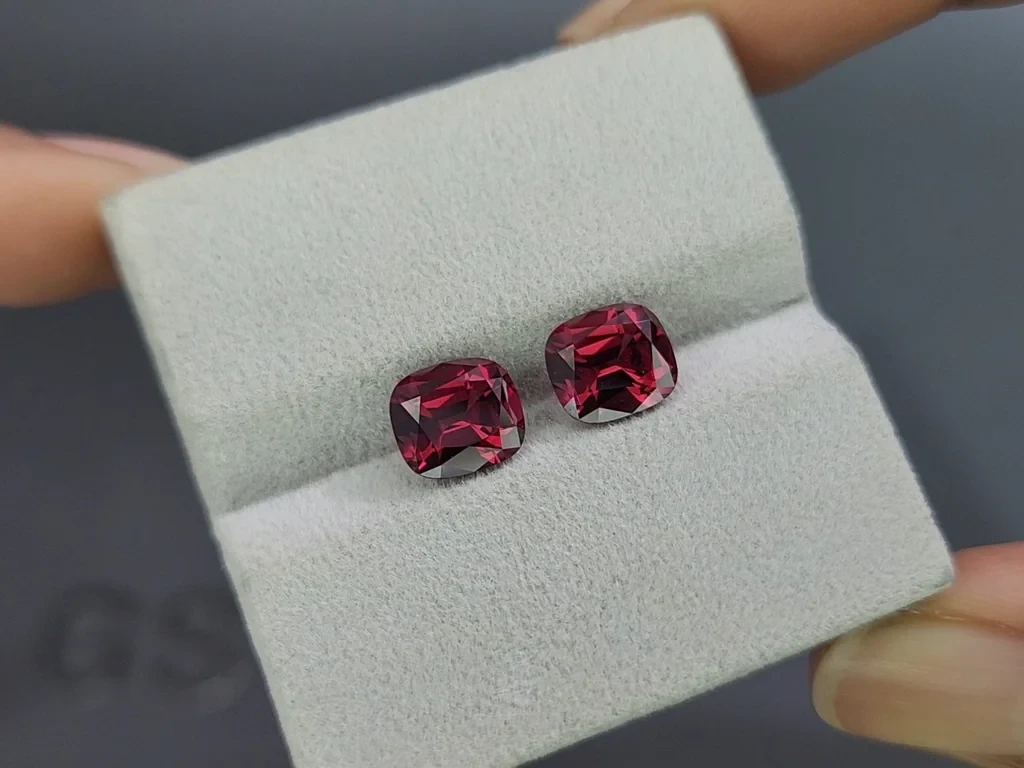 Pair of rhodolite garnets cushion cut 4.38 carats, Madagascar Image №4