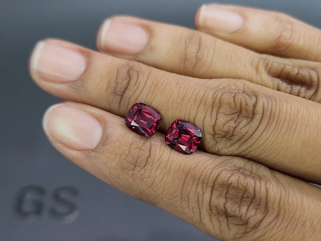 Pair of rhodolite garnets cushion cut 4.38 carats, Madagascar Image №2