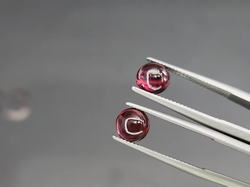 Pair of rhodolite garnets cabochon cut 4.34 carats, Madagascar Image №3