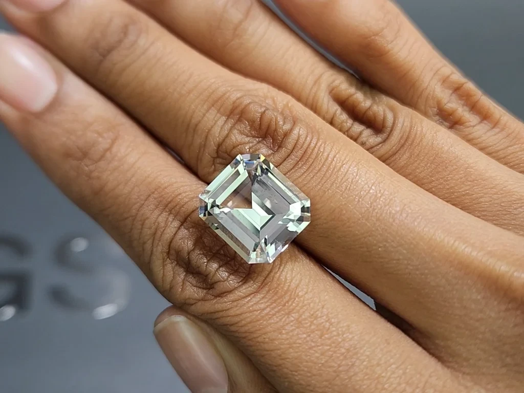 Kunzite light green octagon cut 9.74 carats, Pakistan Image №2