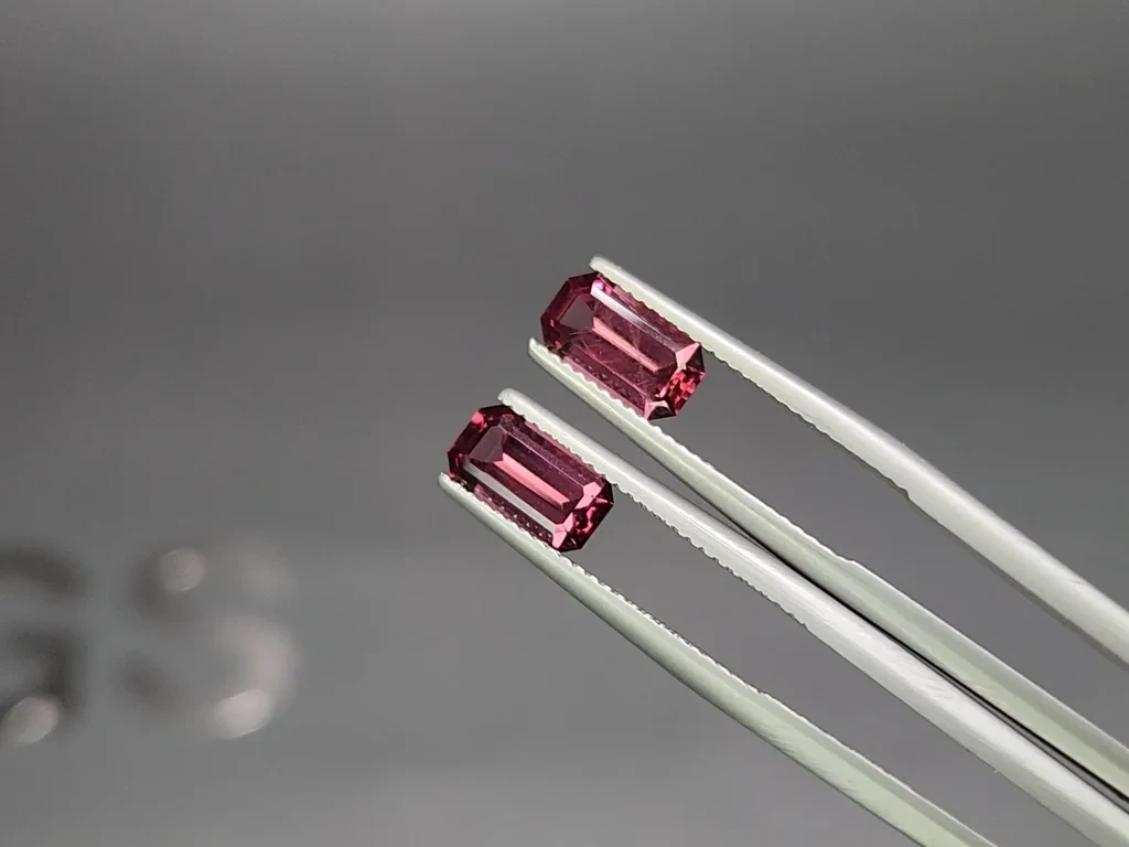 Set of garnets rhodolite octagon cut 3.74 carats, Madagascar Image №3