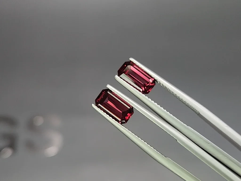 Set of garnets rhodolite octagon cut 3.74 carats, Madagascar Image №4