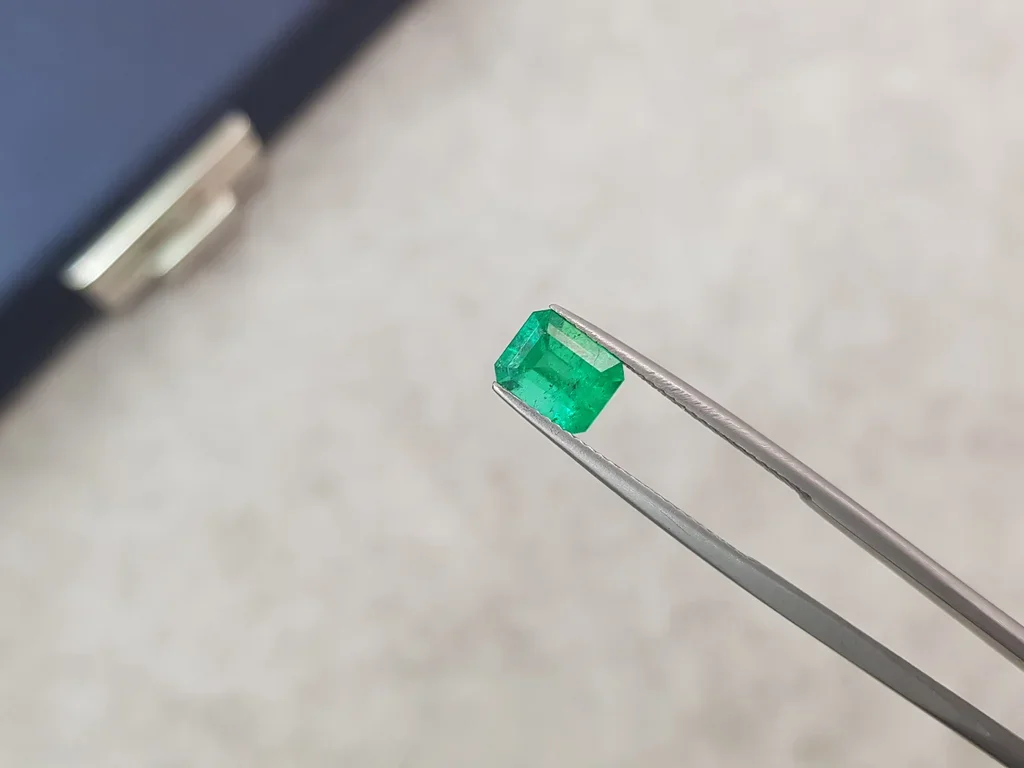 Intense emerald octagon shape 1.42 ct, Colombia Image №3