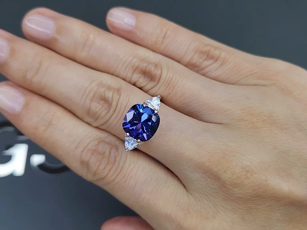 Cushion cut blue tanzanite 4.49 carats, Tanzania  Image №5