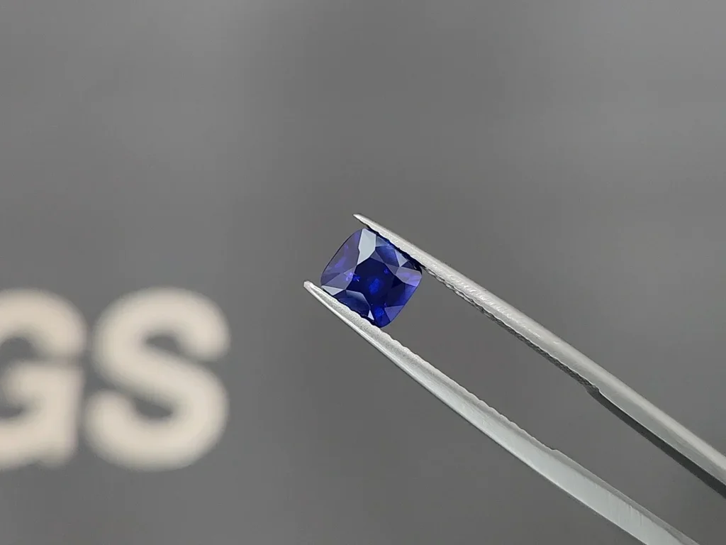 Royal Blue sapphire in cushion cut 1.27 carats, Sri Lanka Image №3