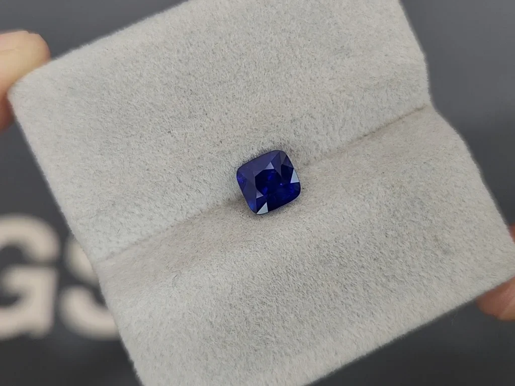 Royal Blue sapphire in cushion cut 1.27 carats, Sri Lanka Image №4
