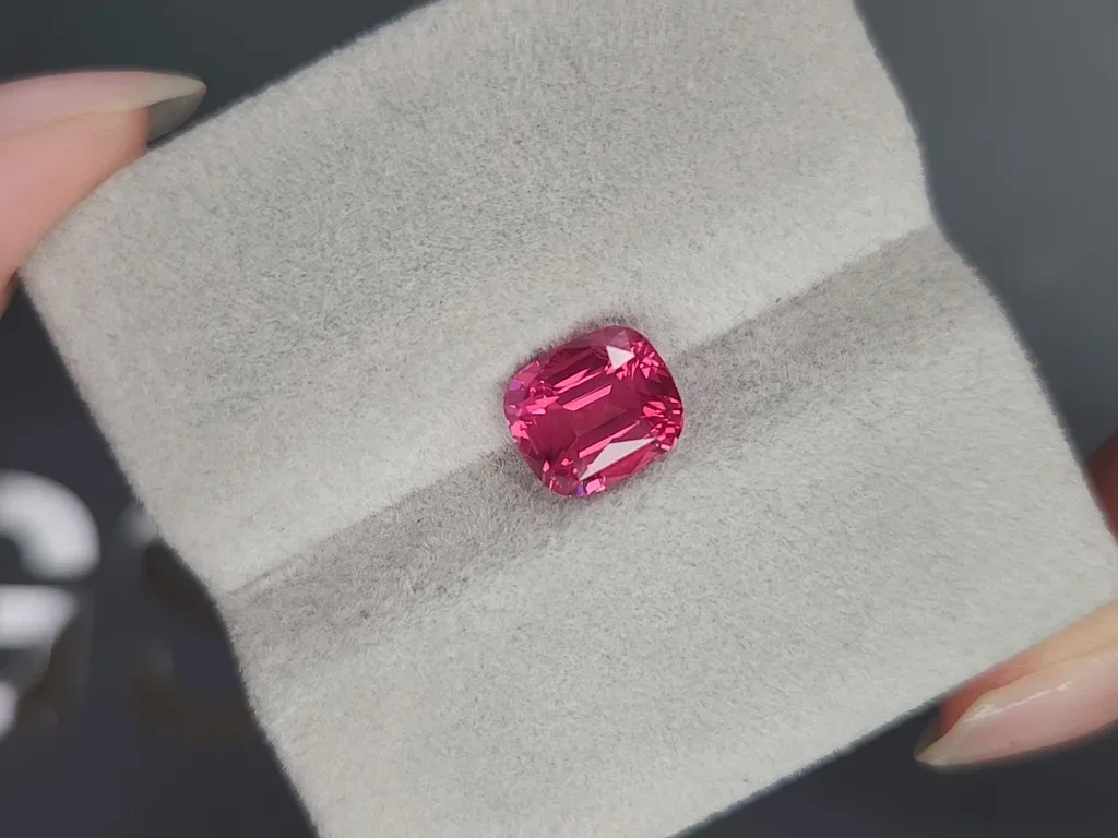 Spinel Mahenge Vivid pink cushion cut 2.64 carats, Tanzania Image №4