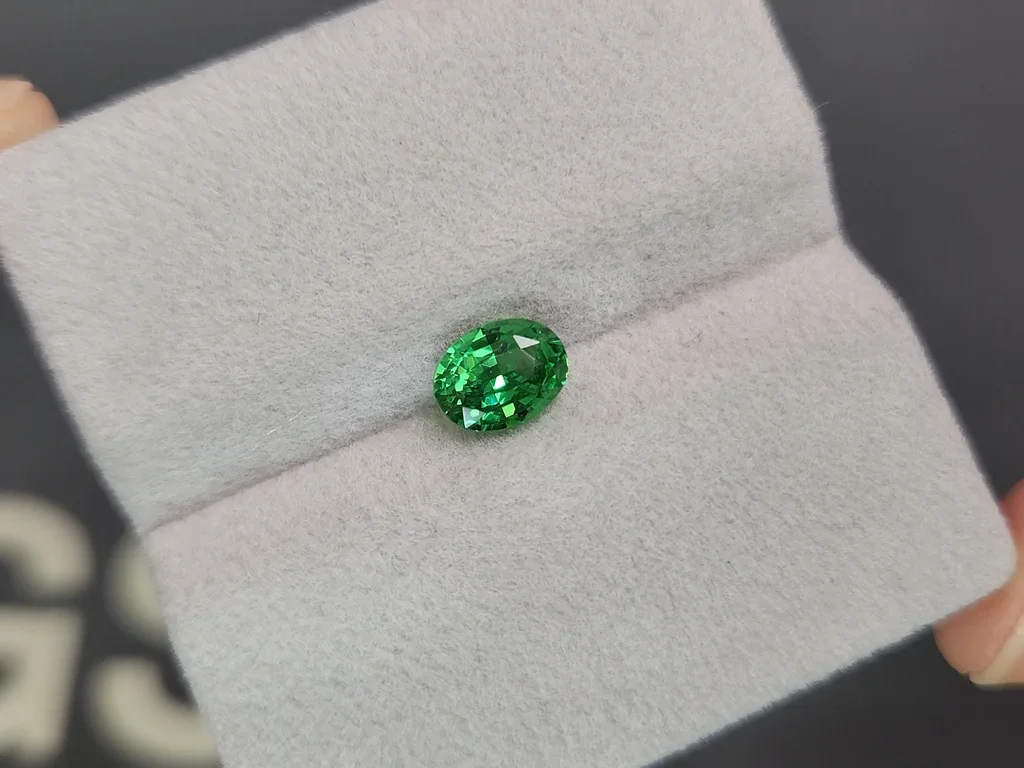 Vibrant Green tsavorite garnet in oval cut 1.50 carats, Tanzania Image №4