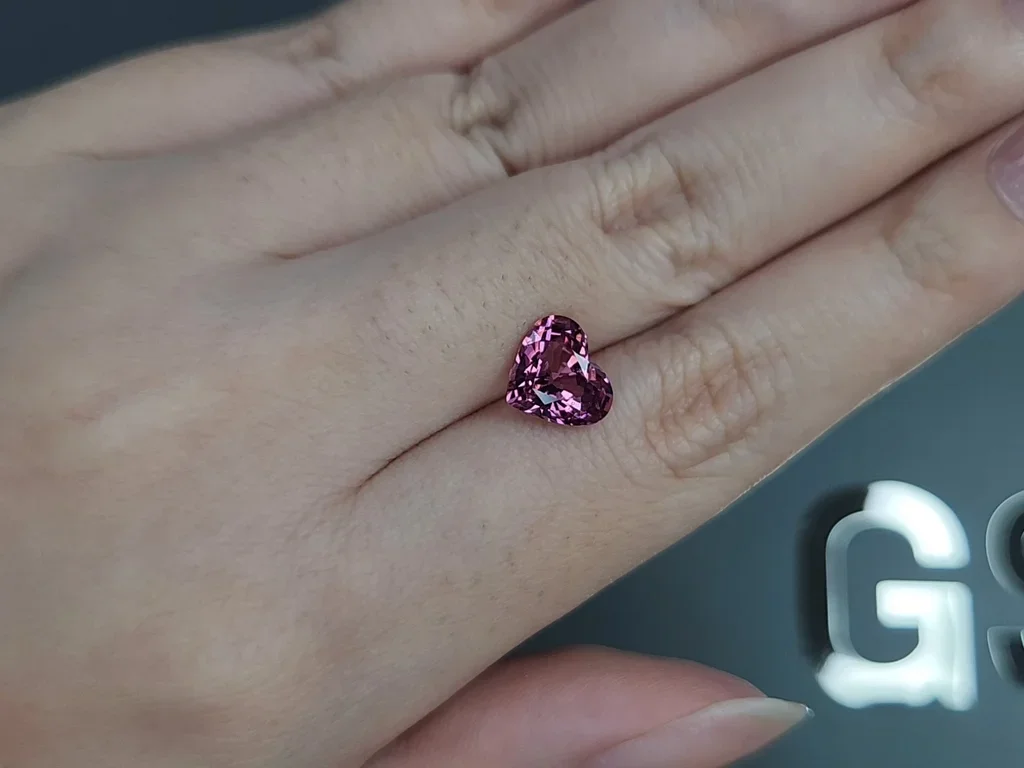 Spinel Vivid Pink heart shape 2.29 carats, Burma Image №2
