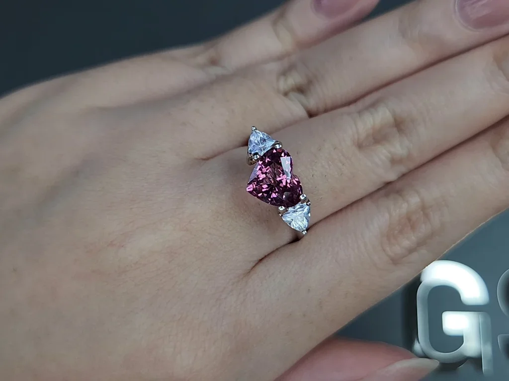 Spinel Vivid Pink heart shape 2.29 carats, Burma Image №5