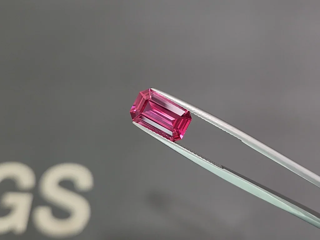 Spinel Mahenge Vibrant pink red octagon cut 3.61 carats, Tanzania Image №3
