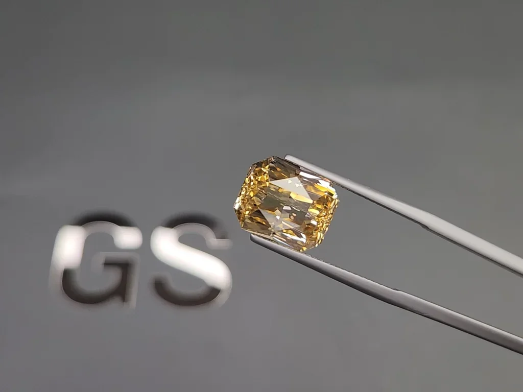 Unheated sapphire Pastel Yellow radiant cut 10.25 carats, Sri Lanka Image №3