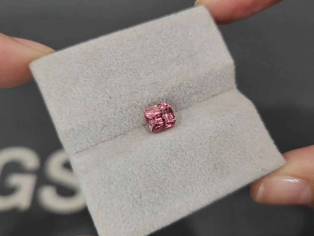 Sapphire Padparadscha cushion cut 1.51 carats, Sri Lanka Image №4
