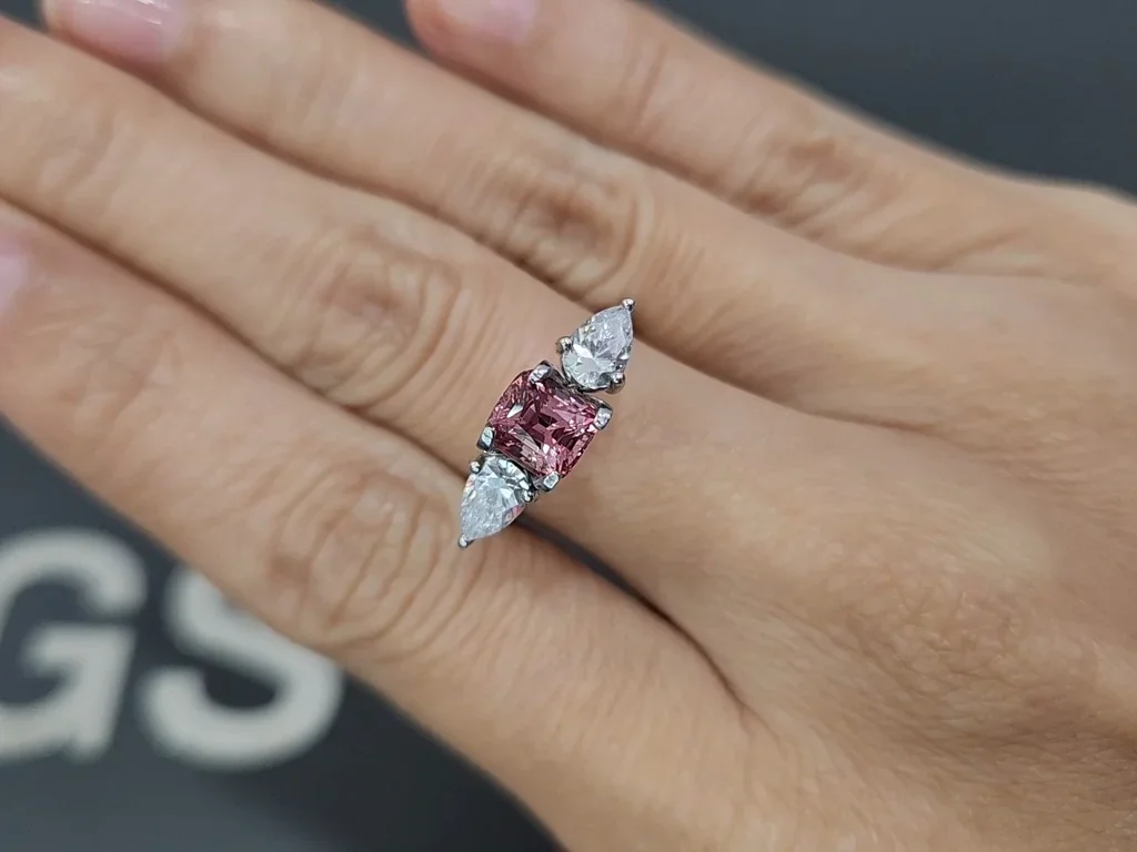 Sapphire Padparadscha cushion cut 1.51 carats, Sri Lanka Image №5