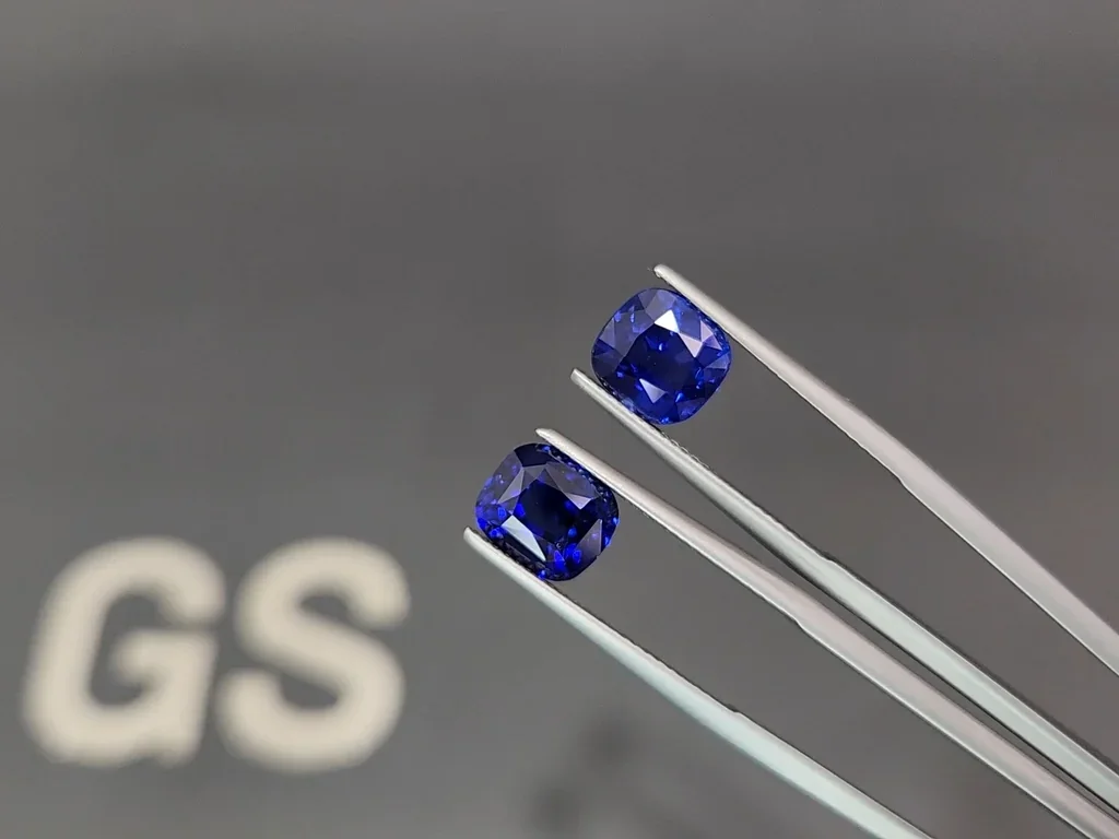 Pair of sapphires Royal blue cushion cut 8.07carats, Sri Lanka Image №3