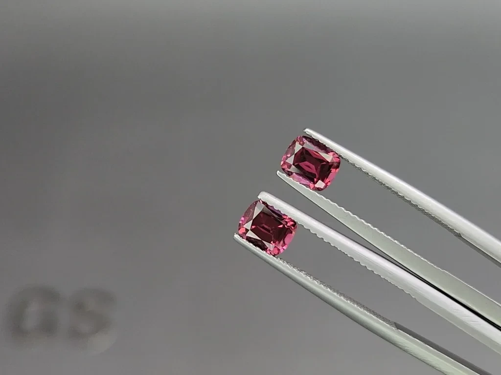 Pair of garnets rhodolite cushion cut 1.77 carats, Tanzania Image №3