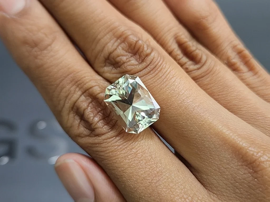 Kunzite light green radiant cut 9.66 carats, Pakistan Image №2
