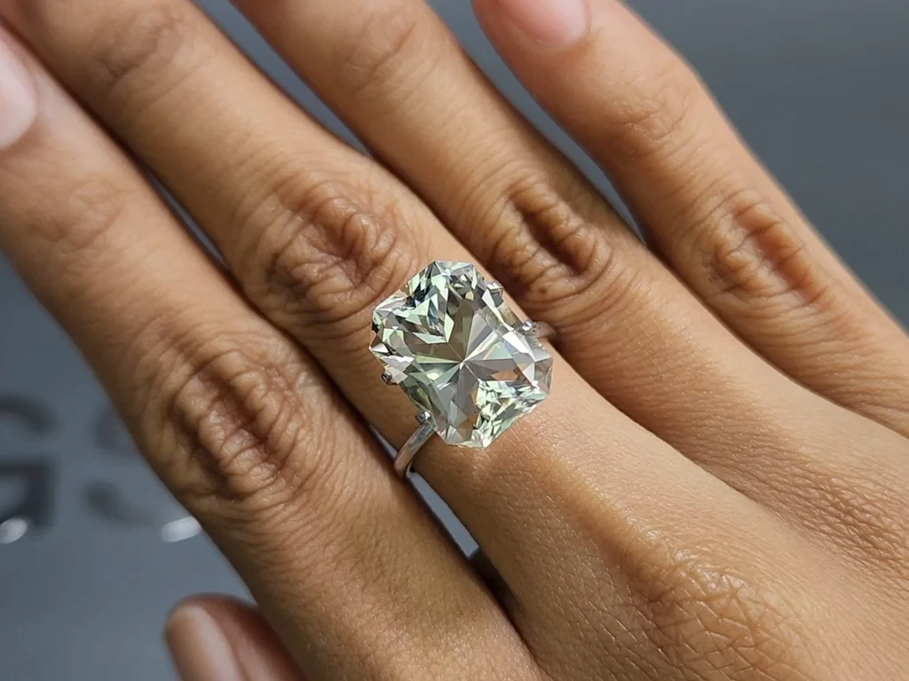 Kunzite light green radiant cut 9.66 carats, Pakistan Image №5