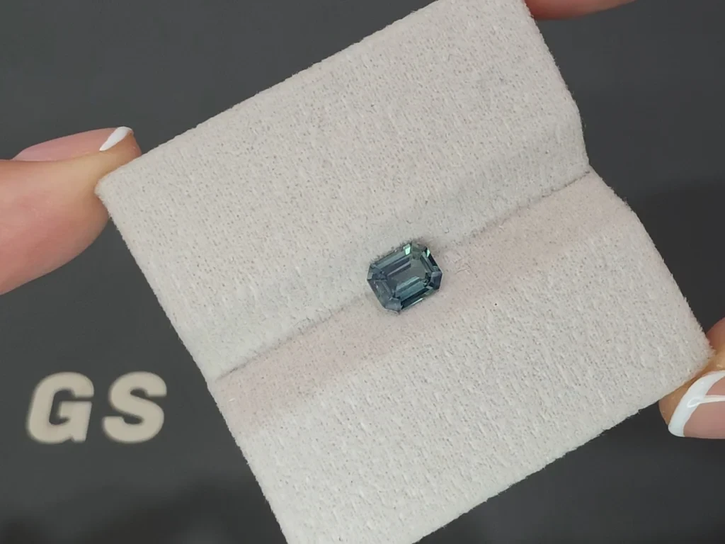 Unheated Teal sapphire octagon cut 1.03 carats,  Madagascar Image №4