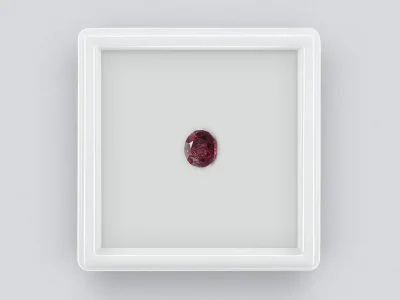 Rhodolite garnet, oval cut, 1.37 carats, Sri Lanka photo