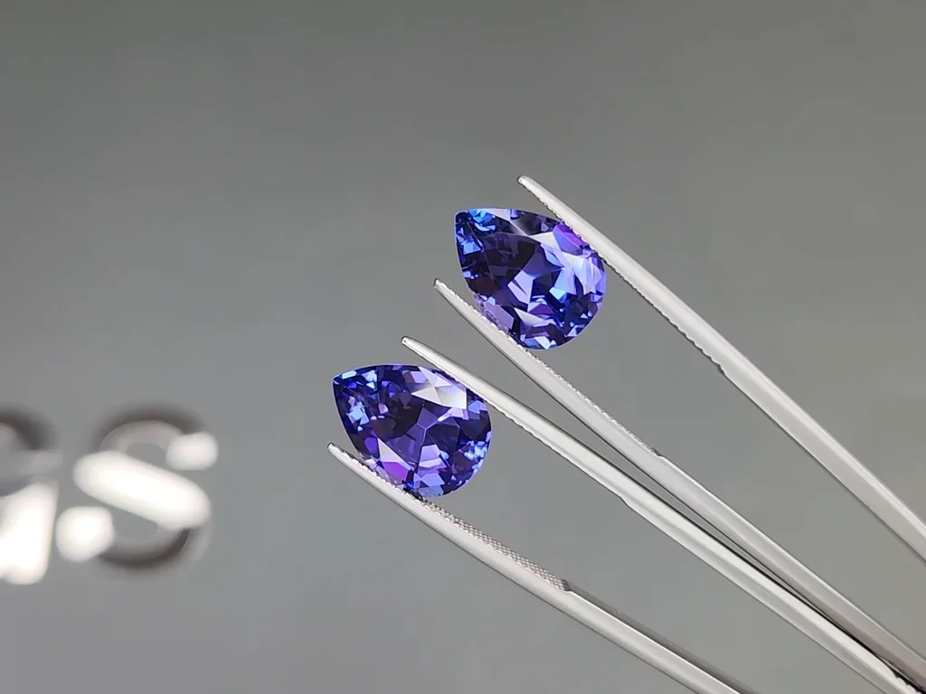 Pair of blue tanzanites in pear cut 9.47 carats, Tanzania Image №3