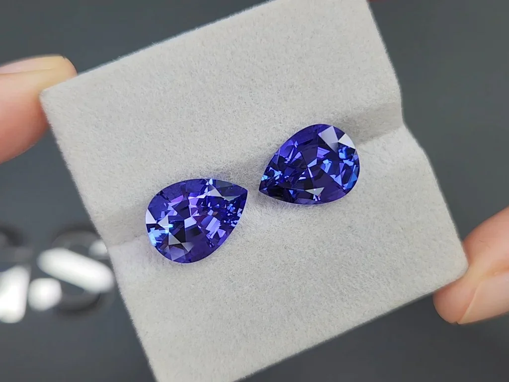 Pair of blue tanzanites in pear cut 9.47 carats, Tanzania Image №4