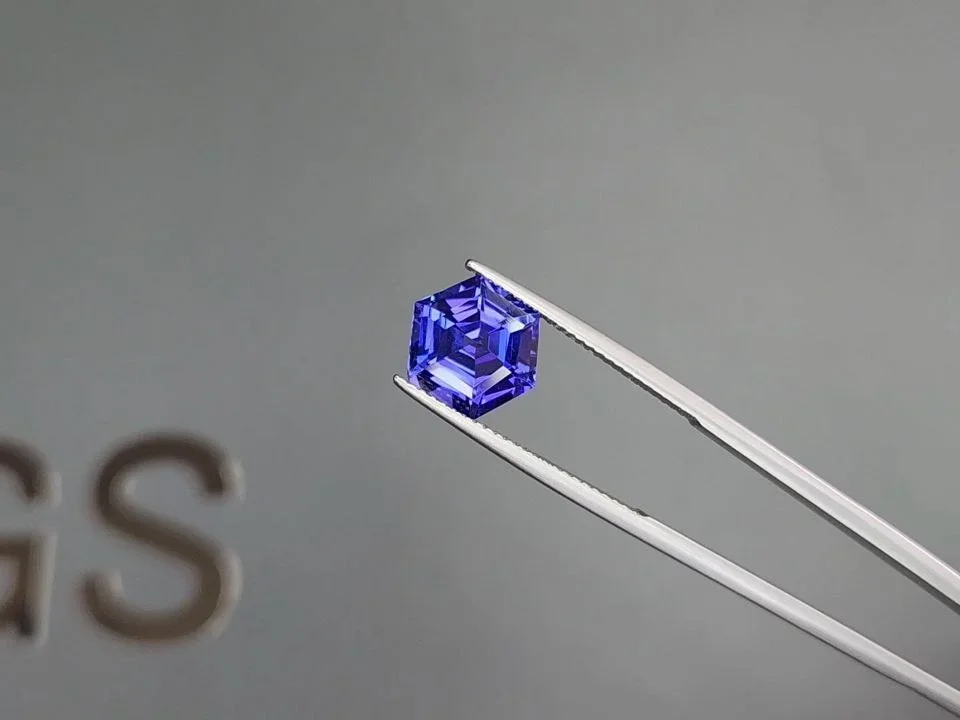 Blue hexagon cut tanzanite 3.76 carats, Tanzania Image №3