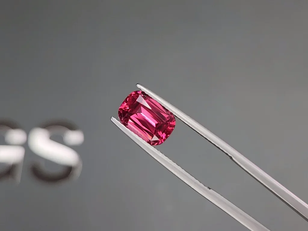 Spinel Mahenge Vivid Pink cushion cut 3.52 carats, Tanzania Image №3
